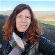 Laureata magistrale in Filosofia impartisce lezioni di italiano e materie umanistiche